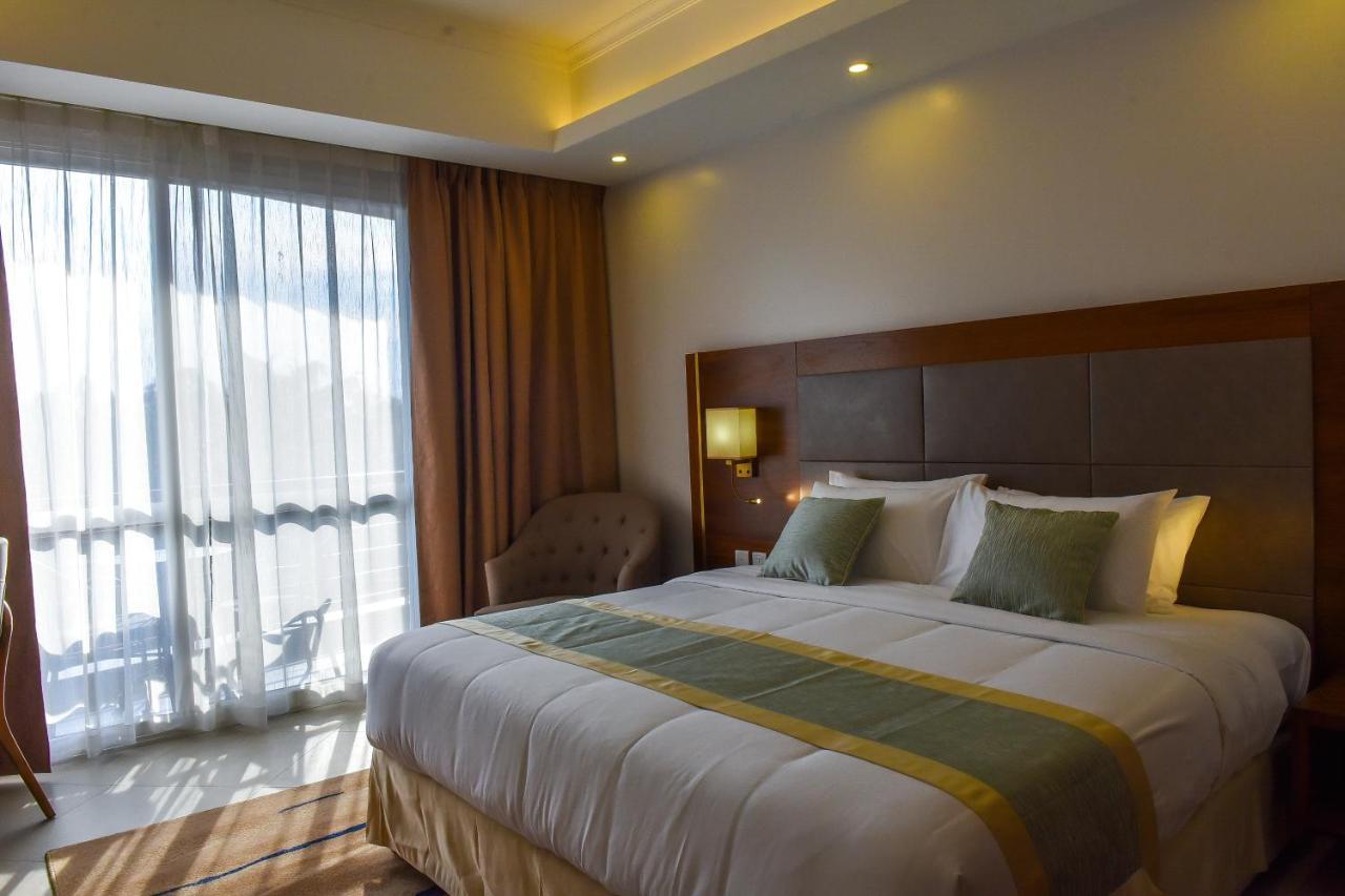 Admas Grand Hotel 恩德培 外观 照片