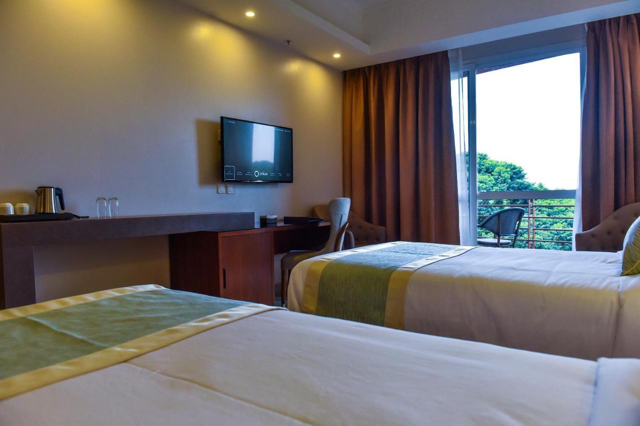 Admas Grand Hotel 恩德培 外观 照片