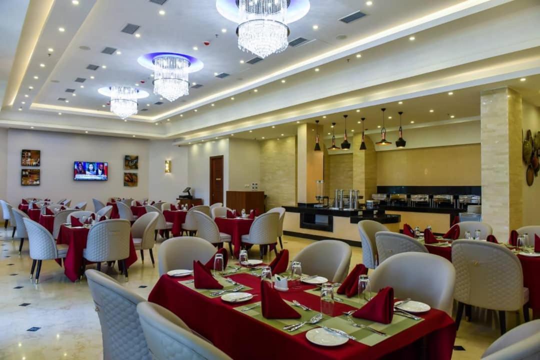 Admas Grand Hotel 恩德培 外观 照片