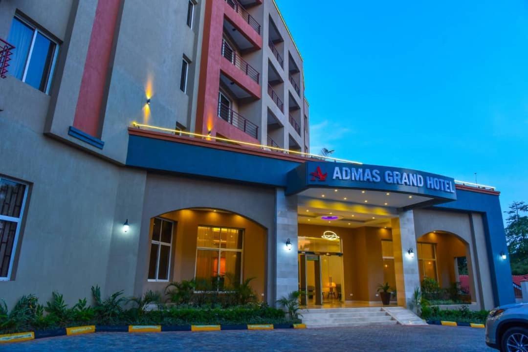 Admas Grand Hotel 恩德培 外观 照片